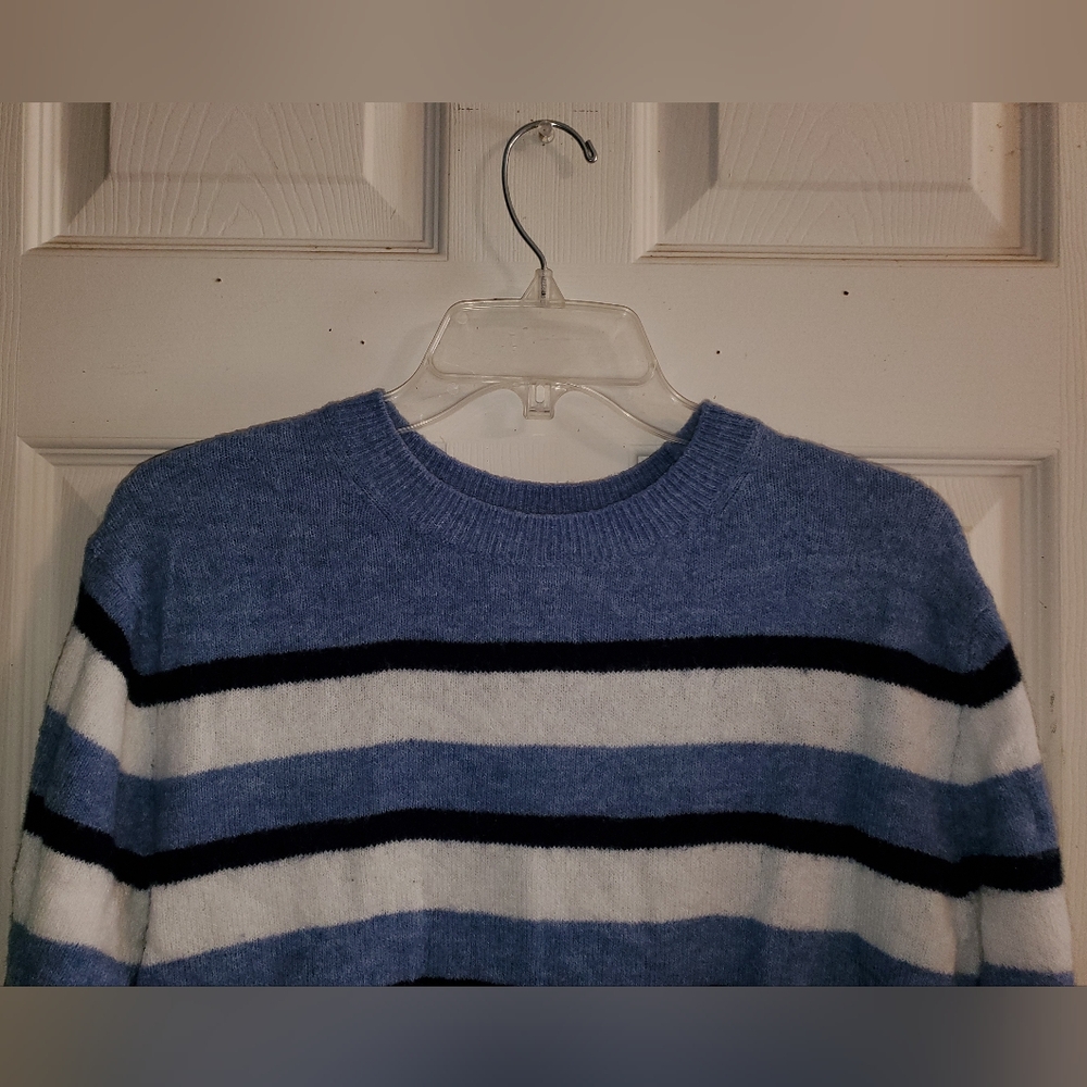 5 for $25 | H&M Crew Neckline Striped Fine Knit Sweater - Picture 4 of 11